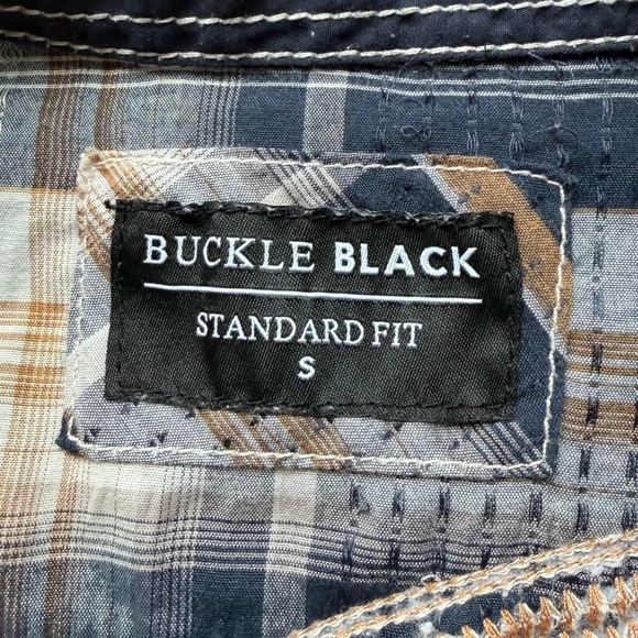 Buckle Black Men's Navy, Tan & White Plaid Button-Up Long Sleeve Shirt Small - Picture 2 of 9